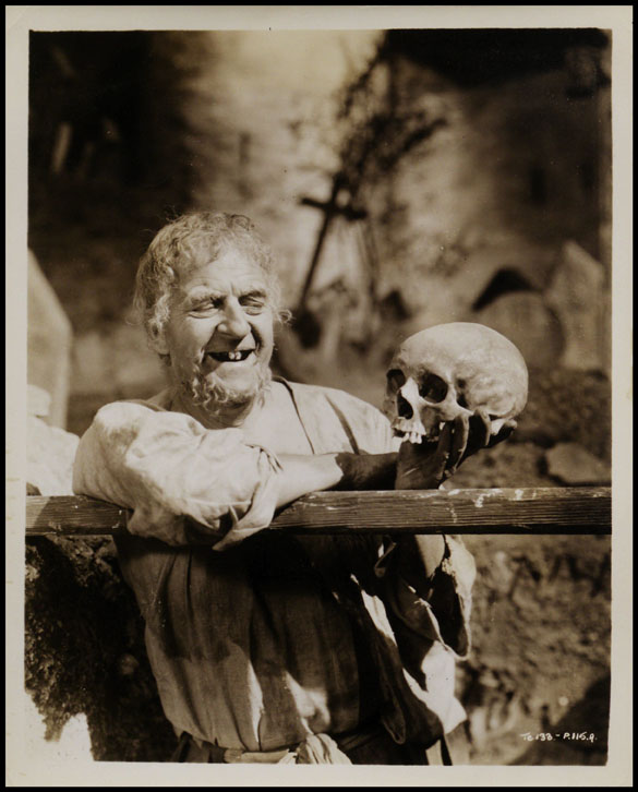Stanley Holloway in Olivier's 1948 film of Hamlet. Copyright: Two Cities Films, Ltd. 1 May 1948